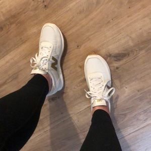 White New Balance 720